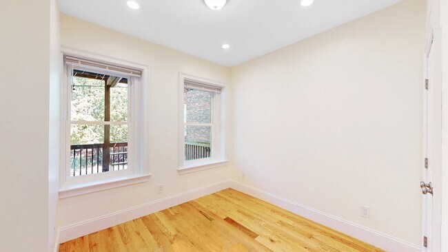 Photo - 79 Brighton Ave Unidad 2