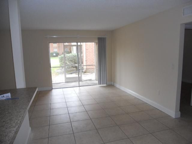 Photo - 492 Banyon Tree Cir Unit 104