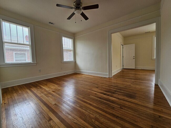 Photo - 515 E 49th St