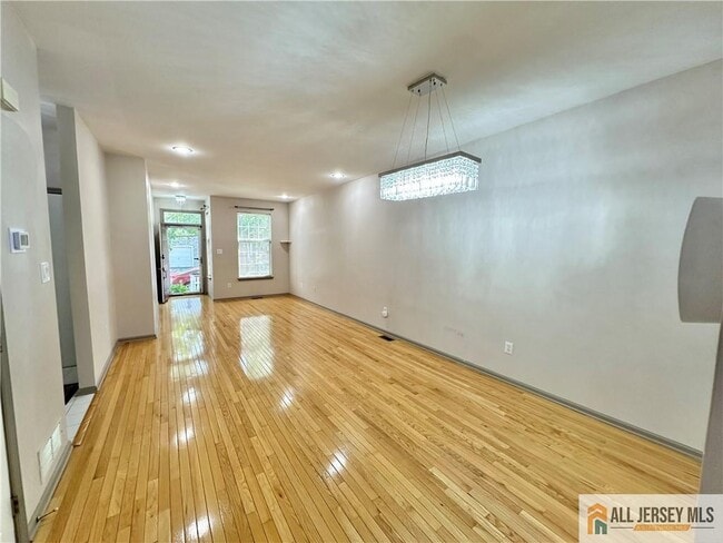 Photo - 1905 Dahlia Cir