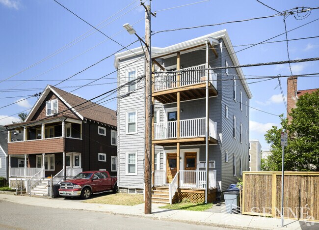 Building Photo - 37 Magoun St Unit 37 Magoun Rental