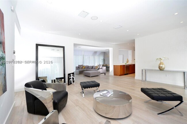 Photo - 880 N Venetian Dr