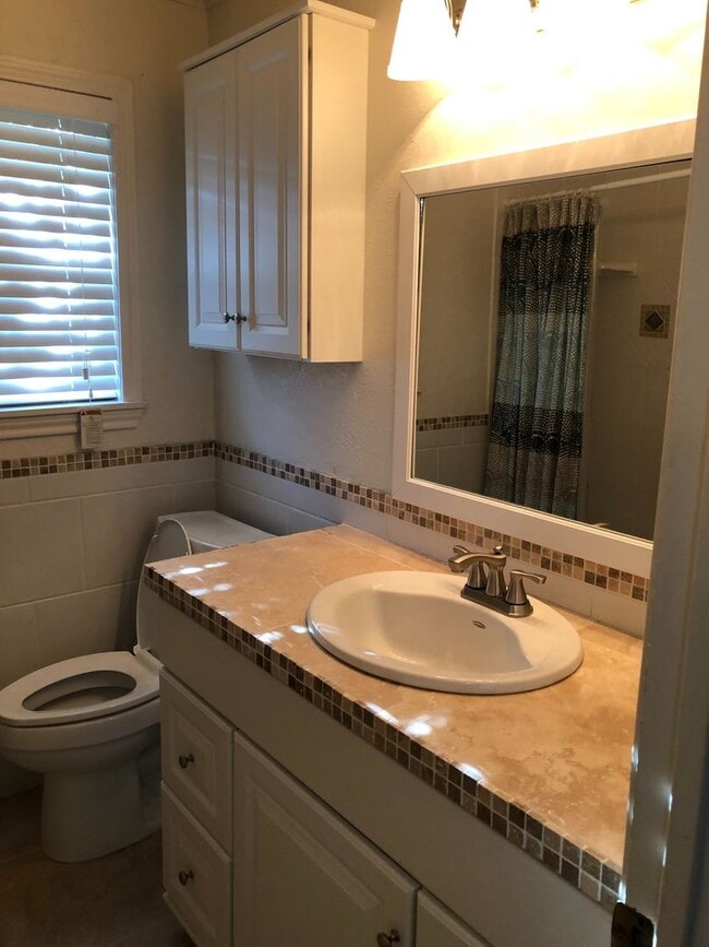 Photo - 2/1 Duplex with Fenced Backyard!