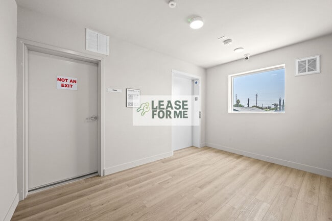 Photo - 4348 Woodlawn Ave Unidad A – Studio