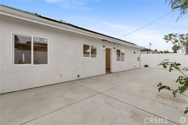 Building Photo - 8853 Remick Ave Rental
