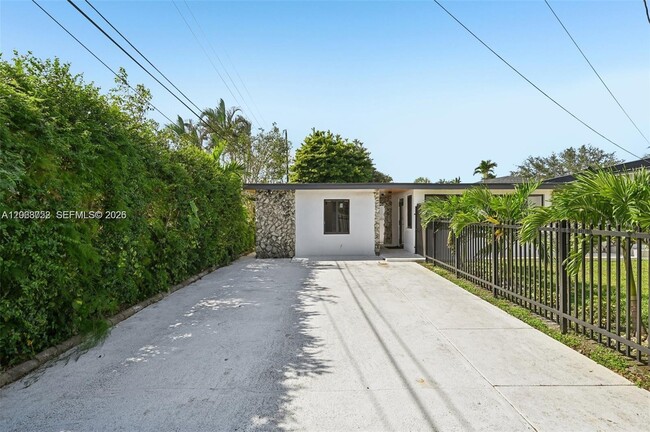 Photo - 5152 SW 6th St Unit B