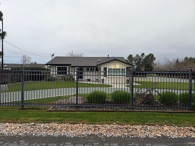 Photo - 3 Bed 1 Bath on a quiet country road