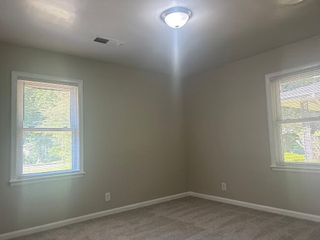 Photo - 3 Bed, 1 bath in Decatur!