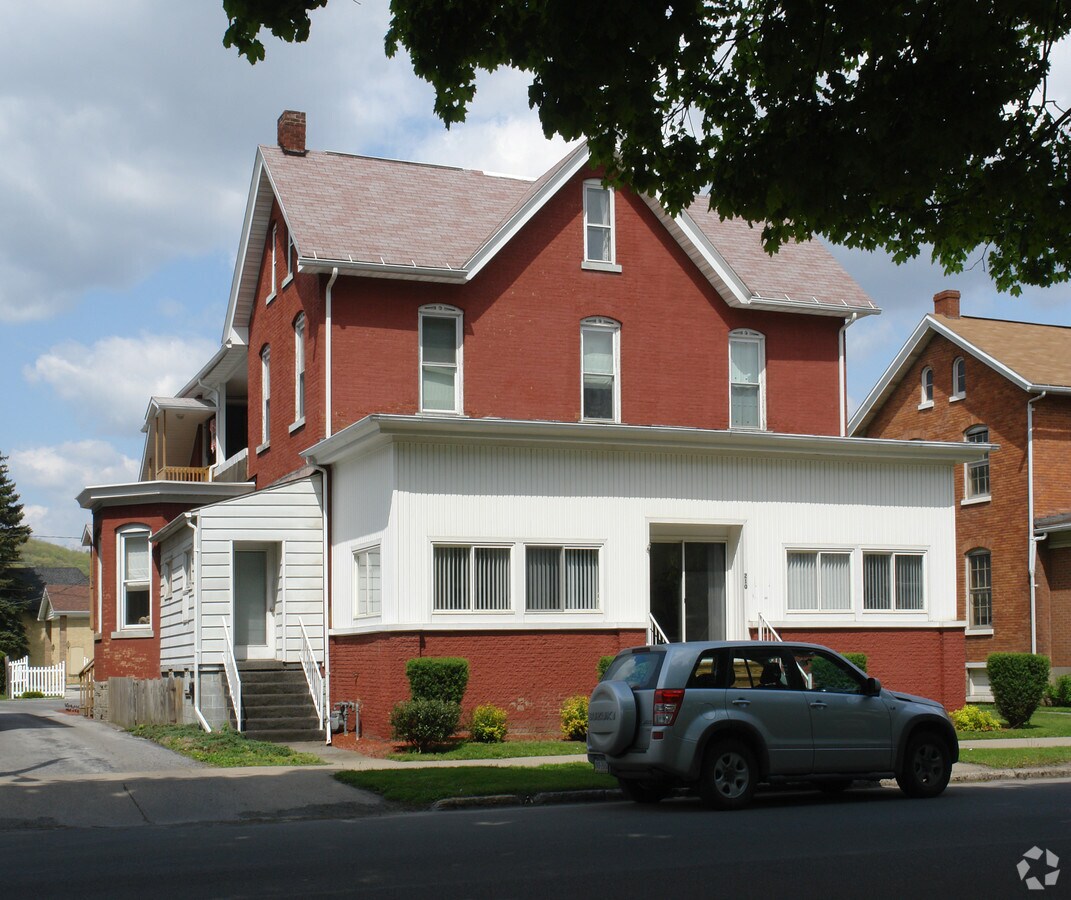 Photo - 210 N 2nd St Apartments