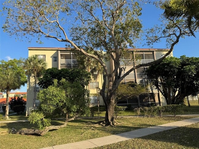 Photo - 1810 N Lauderdale Ave Apartment
