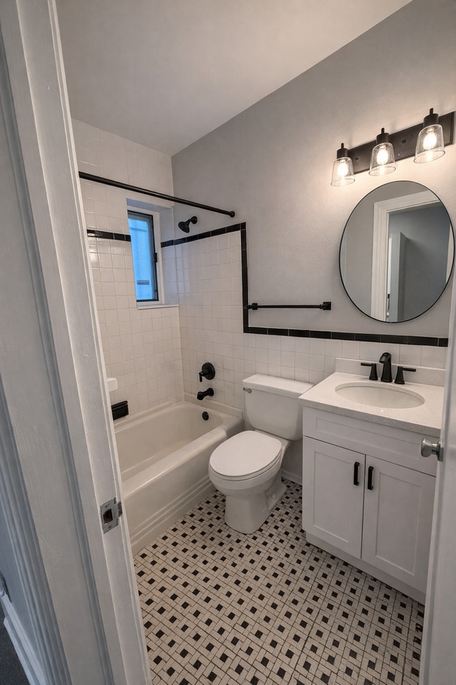 Photo - 705 8th St SE