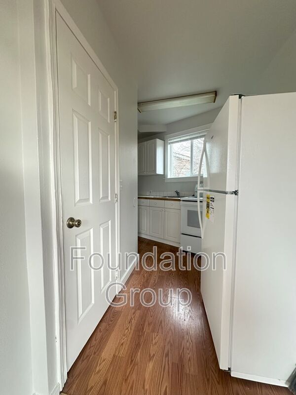 Photo - 842 Davis Pl S