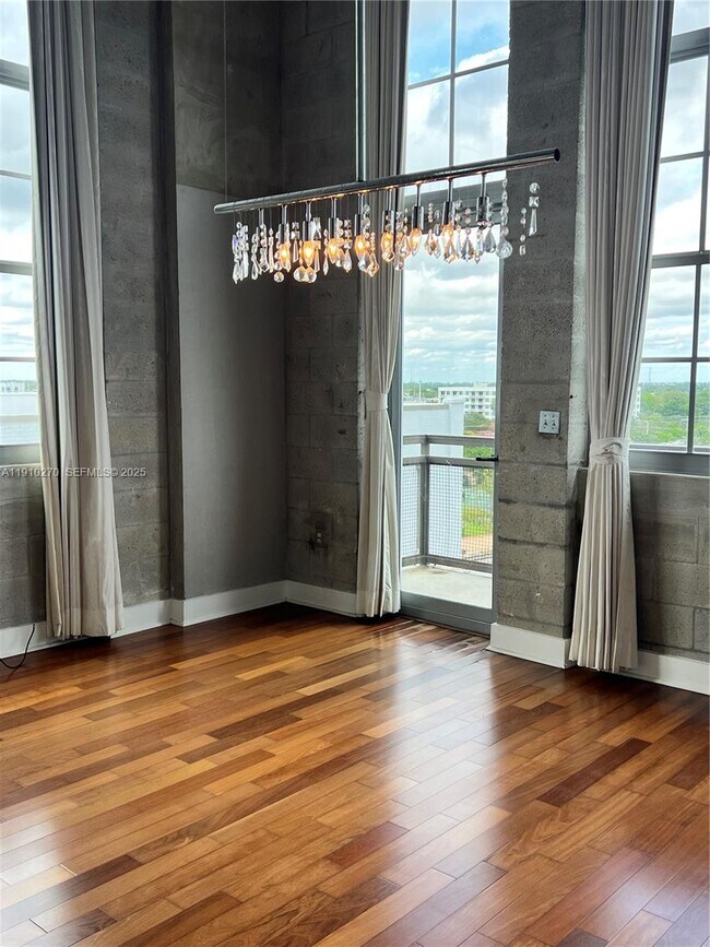 Photo - 411 NW 1st Ave Unidad 706