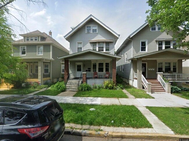 Building Photo - 4130 W Newport Ave Unit Second Floor Apartment