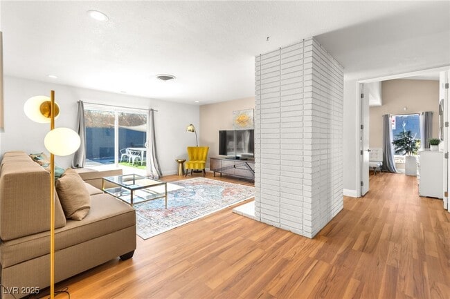 Photo - 1531 Commanche Dr