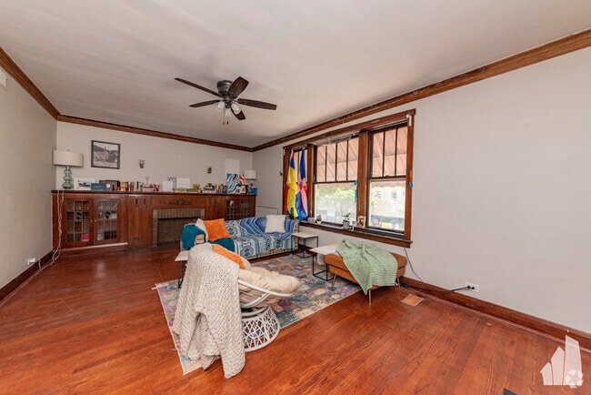 Building Photo - 3310 W Armitage Ave Unit 2E Rental