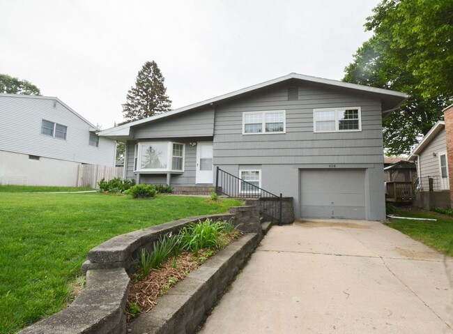 Beautiful 3bed 1.5bath with Gorgeous Yard ... - Beautiful 3bed 1.5bath with Gorgeous Yard ... House