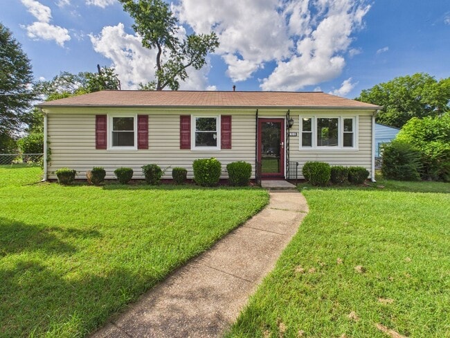 Building Photo - 2400 Beck Dr