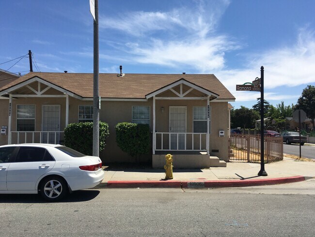 Front - 10908 Ramona Blvd Unit 10908