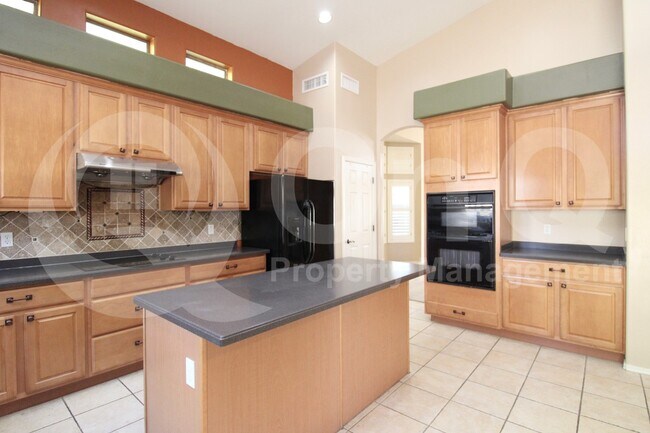Photo - 2290 W Maplewood St