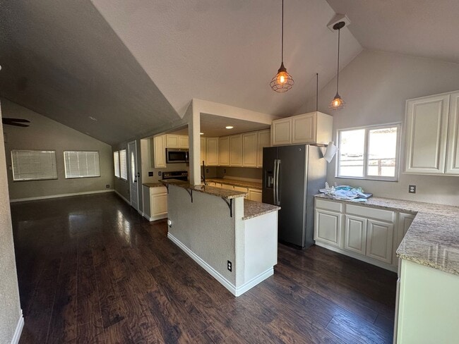 301 Yew Ln