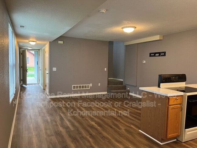 Photo - 1003 South Hocker Ave