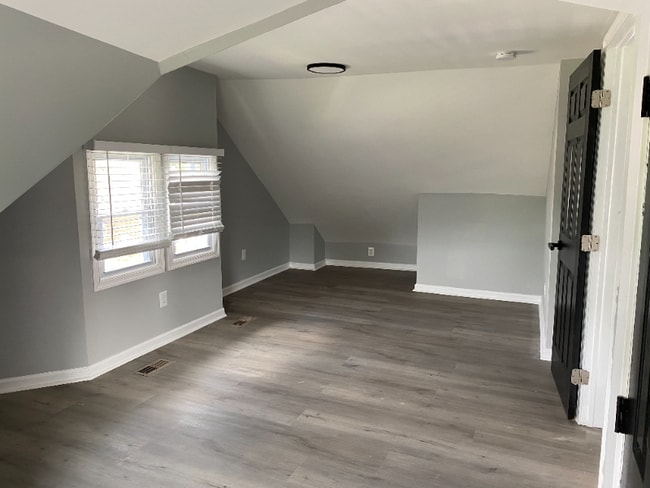 Photo - 2933 Presstman St