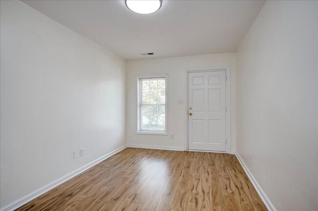 Photo - 953 Hopkins St