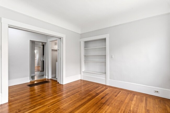 Photo - Freshly Renovated 1 Bed, 1 Bath Oakland Home with In-Unit Laundry Unit 1929B