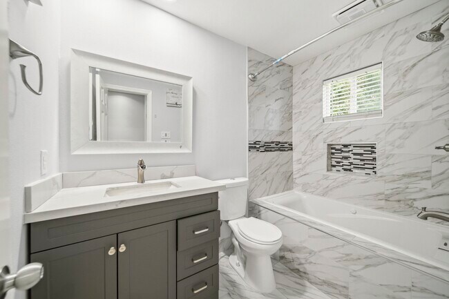 Building Photo - 6910 Paso Del Sol Dr