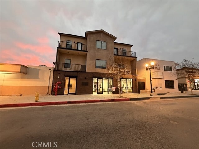 Building Photo - 511 N Azusa Ave