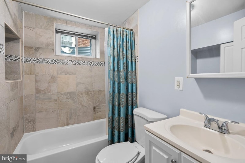 Photo - 342 Nicholson St NE