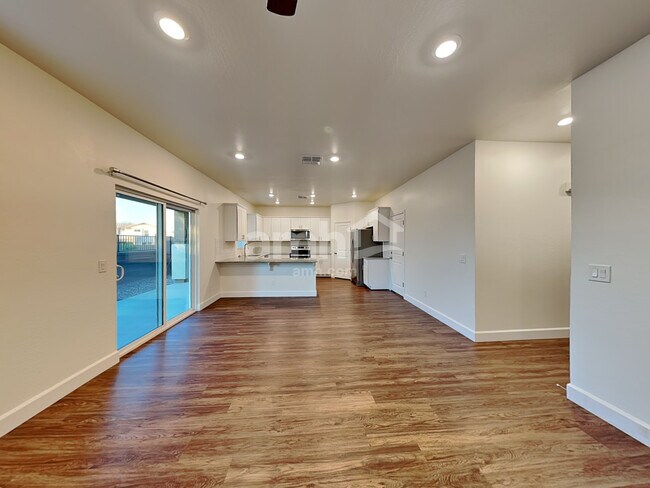 Photo - 679 W Laredo Ave