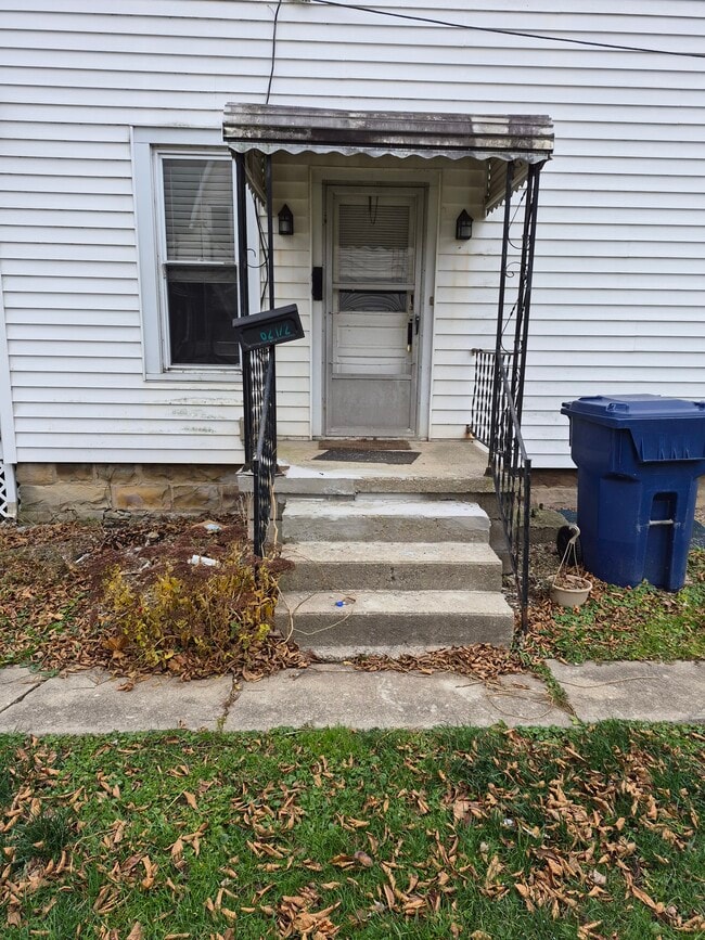 Building Photo - 62 S Gamble St Unit 62 1/2 - Upstairs