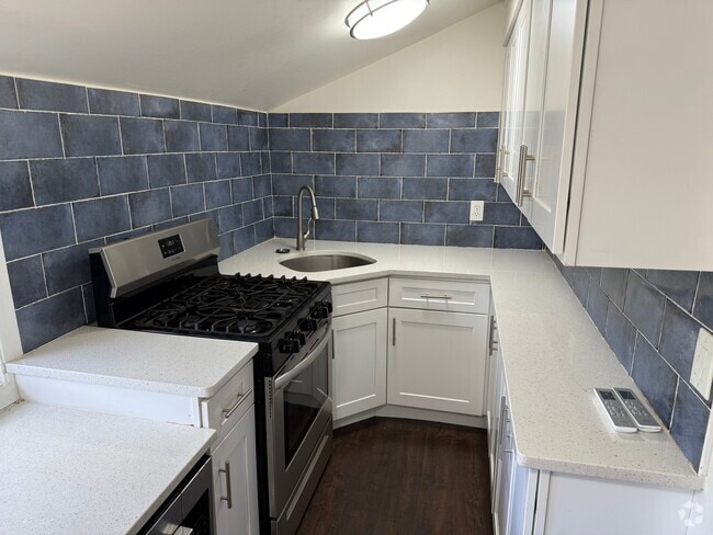 Building Photo - 523 Seventh Ave Unit Top. Floor Rental