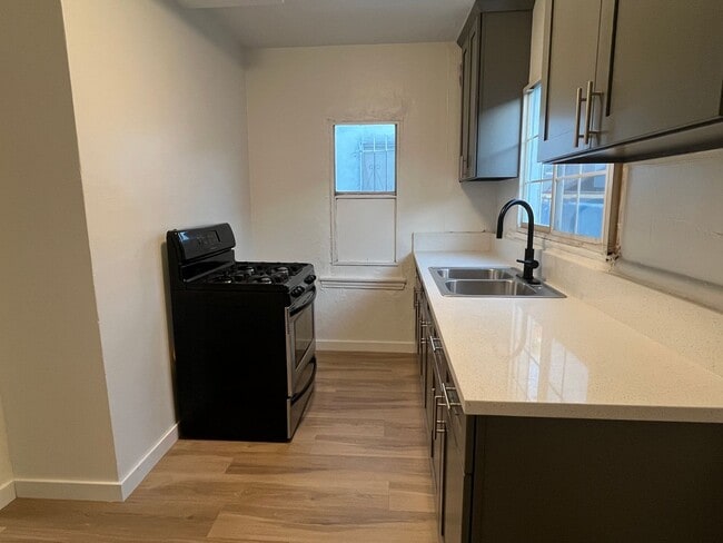 Photo - Newly Renovated 1 Bedroom in West Adams Unidad #2653