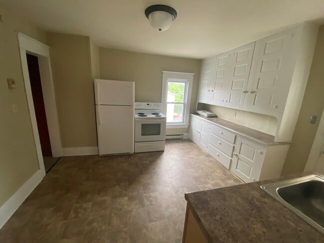 Building Photo - 117 N State St Unit B Rental