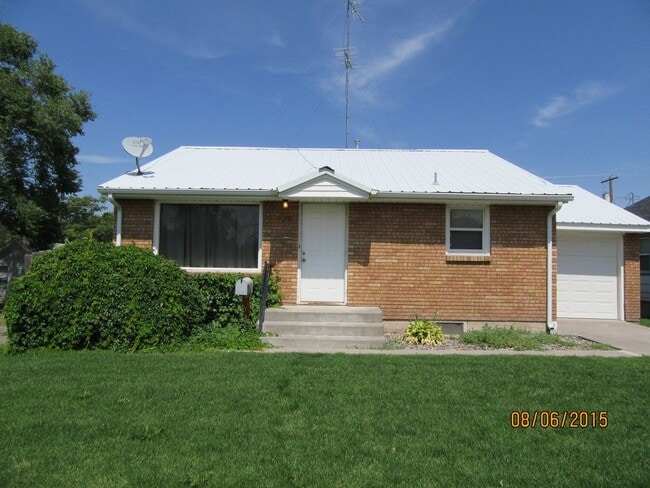 Building Photo - 720 11th Ave N