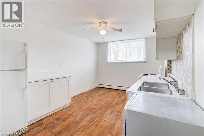 Photo - 807 Robinson St Unité B