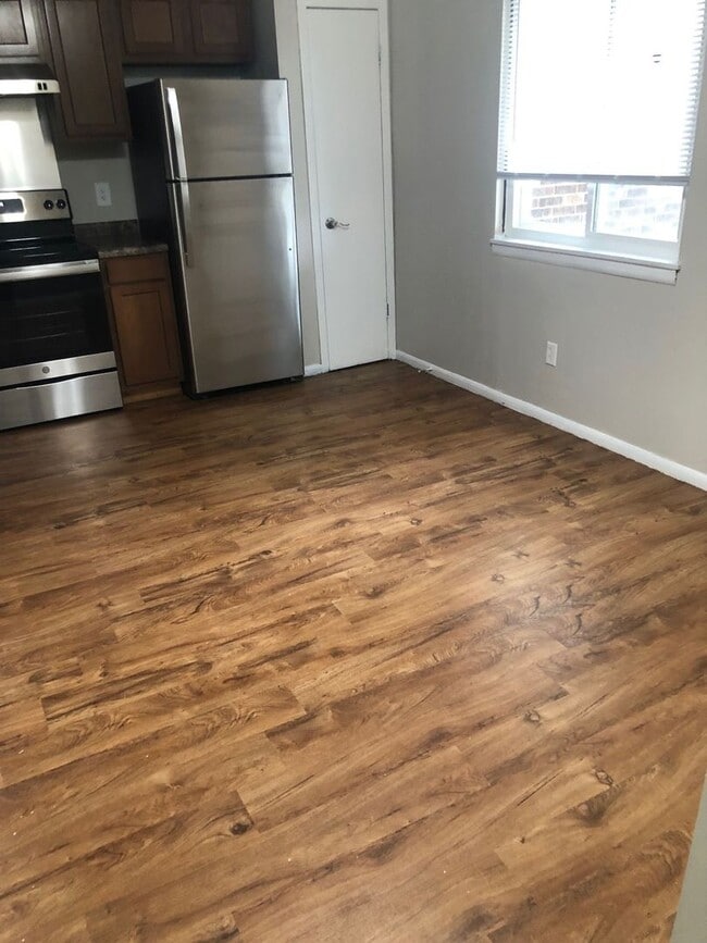 Photo - Charming 1-Bedroom 1-bathroom Apartment in the Heart of Chesterton! Unidad A2