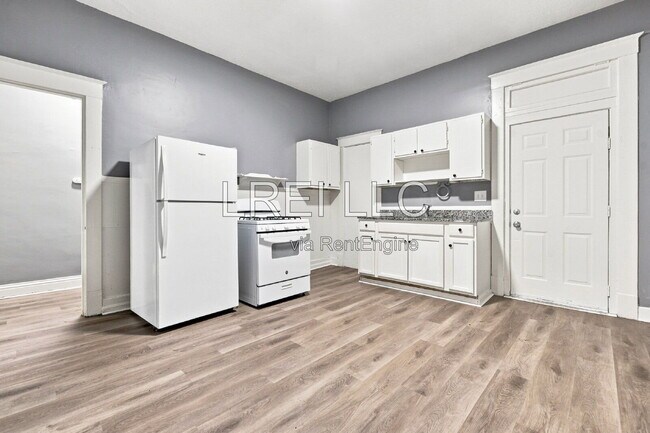 Photo - 1821 Date St