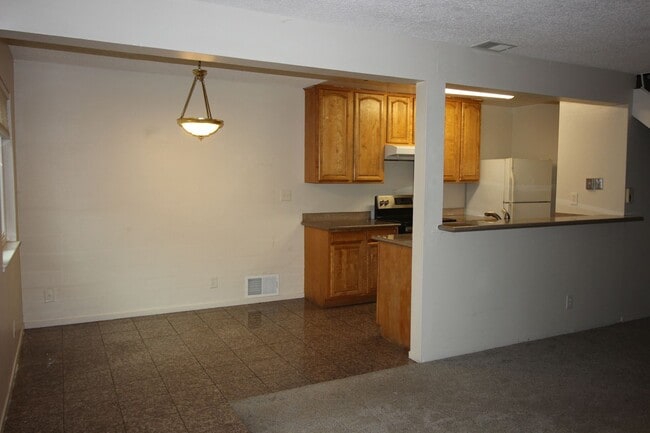 Photo - 2 Bedroom Condo For Rent