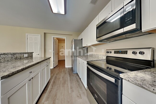 Photo - 111 Graduate Ln