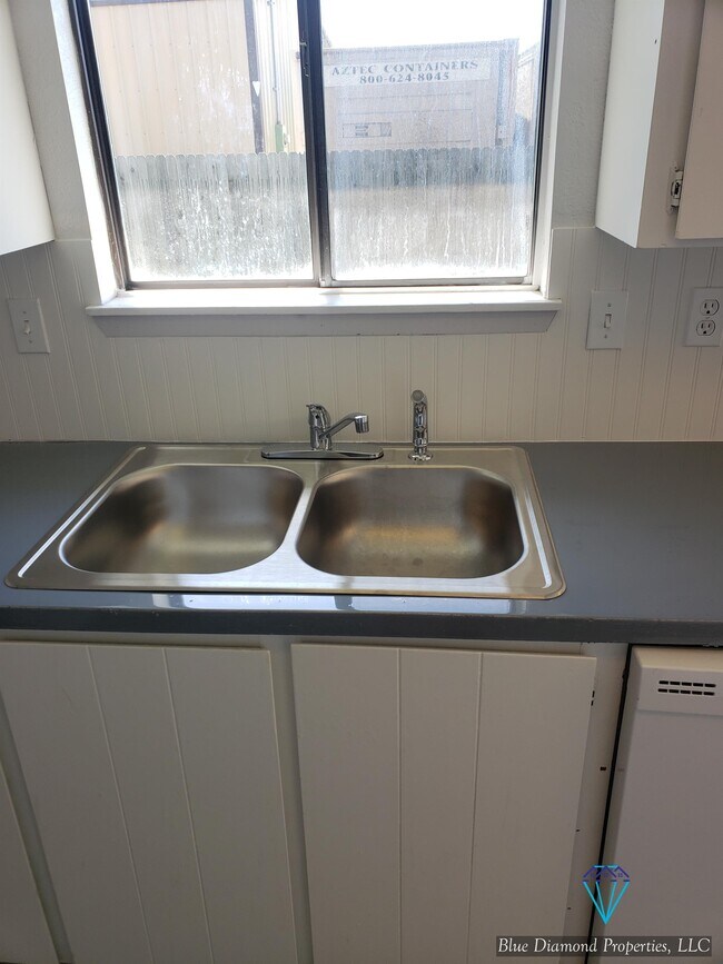 Photo - 1761 W Victory Rd