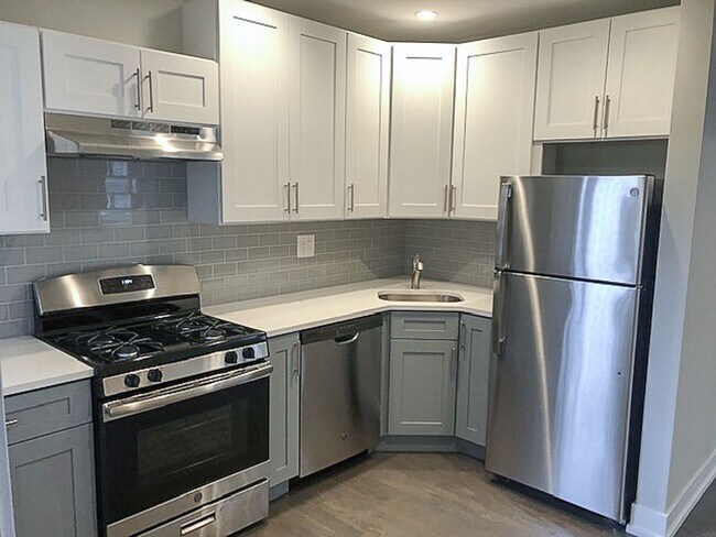 Building Photo - 1929 W Winona St Unit GDN Rental