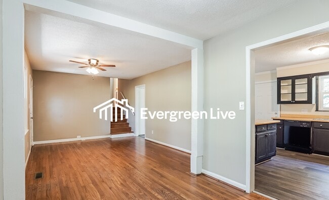 Photo - 872 Burning-Tree Trail