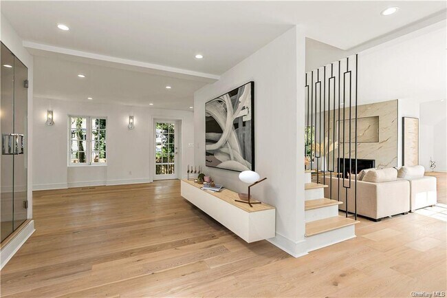 Photo - 33 Mohawk St