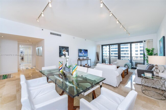 Photo - 201 Crandon Blvd Unidad 724 Rental