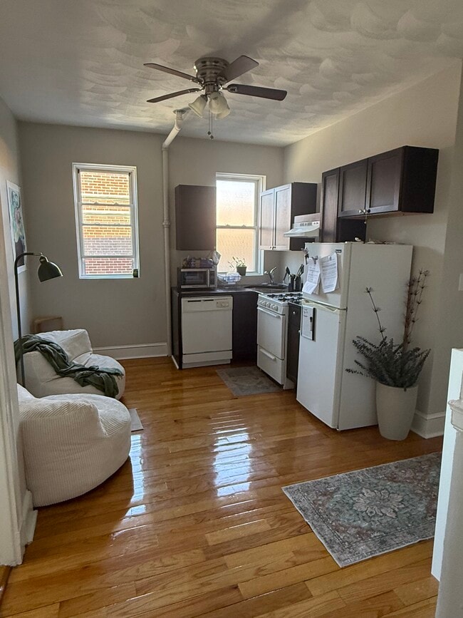 Building Photo - 1197 Commonwealth Ave Unit 16