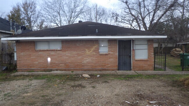 Building Photo - 8410 Brandon St